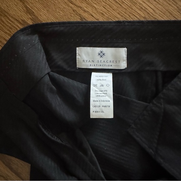 Men’s suit - Picture 7 of 7